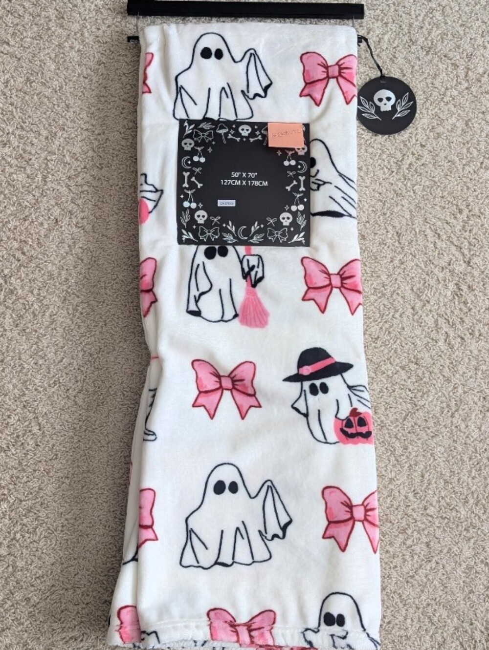 Coquette Bow Design Oversized Pinkoween Ghost Plush Throw Blanket ๐๐ป - Picture 2 of 9